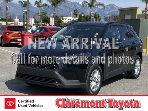 Certified 2025 Toyota Corolla Cross LE image 1