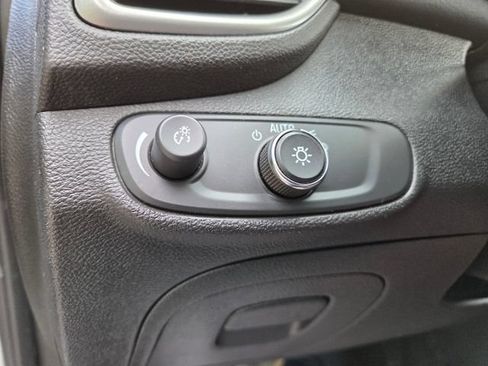 Used 2018 Chevrolet Trax LS FWD image 20