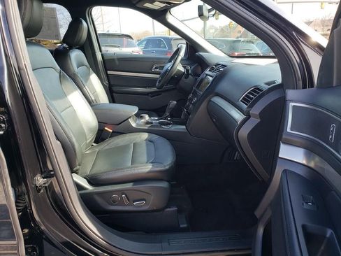 Used 2018 Ford Explorer XLT w/ Equipment Group 202A image 24
