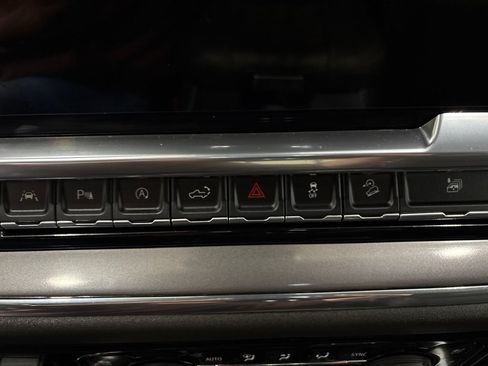 Used 2023 Chevrolet Silverado 1500 High Country w/ Technology Package AWD/4WD image 23