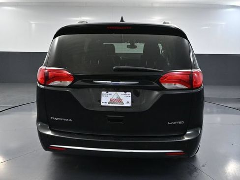 Used 2018 Chrysler Pacifica Limited FWD image 6