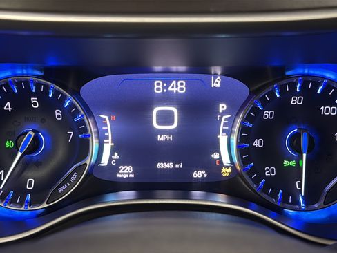 Used 2024 Chrysler Pacifica Touring-L FWD image 16