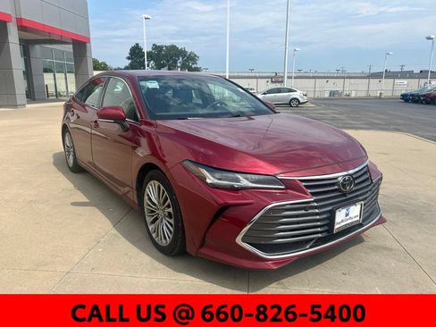 Used 2022 Toyota Avalon Limited w/ Advanced Safety Package FWD image 4