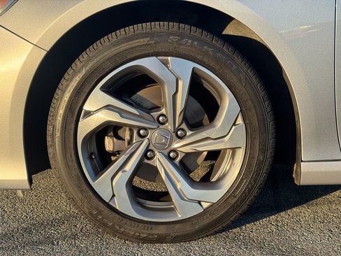 Used 2019 Honda Accord EX image 16
