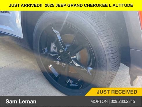 New 2025 Jeep Grand Cherokee L Altitude image 4