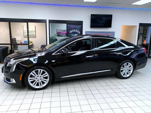 Used 2018 Cadillac XTS Luxury image 2