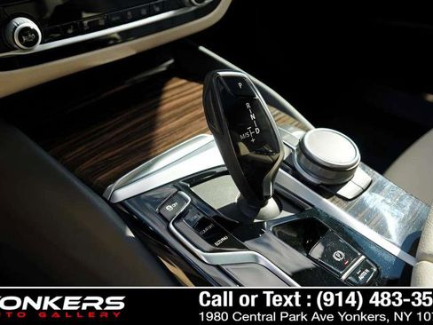 Used 2022 BMW 540i xDrive w/ Premium Package image 28