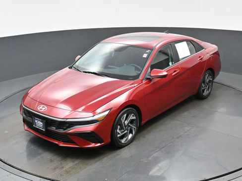 Certified 2025 Hyundai Elantra SEL w/ Cargo Package image 32