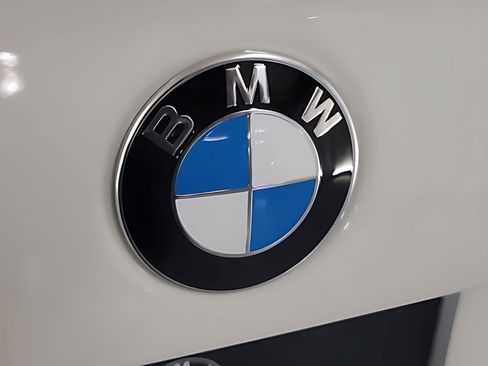 Used 2025 BMW 230i Coupe w/ Convenience Package image 24