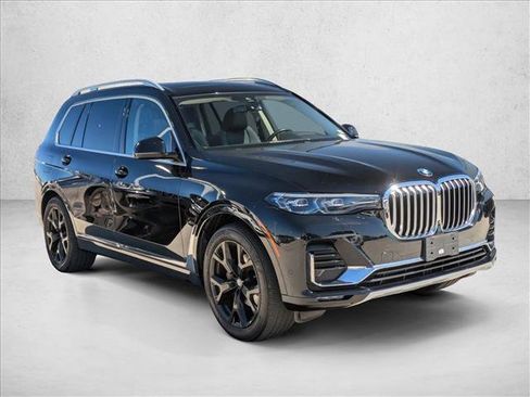 Used 2022 BMW X7 xDrive40i w/ Cold Weather Package AWD/4WD image 3