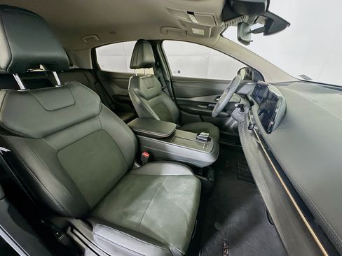 Used 2023 Nissan Ariya AWD image 31