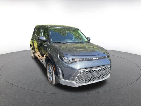 Used 2025 Kia Soul LX w/ LX Technology Package FWD image 2