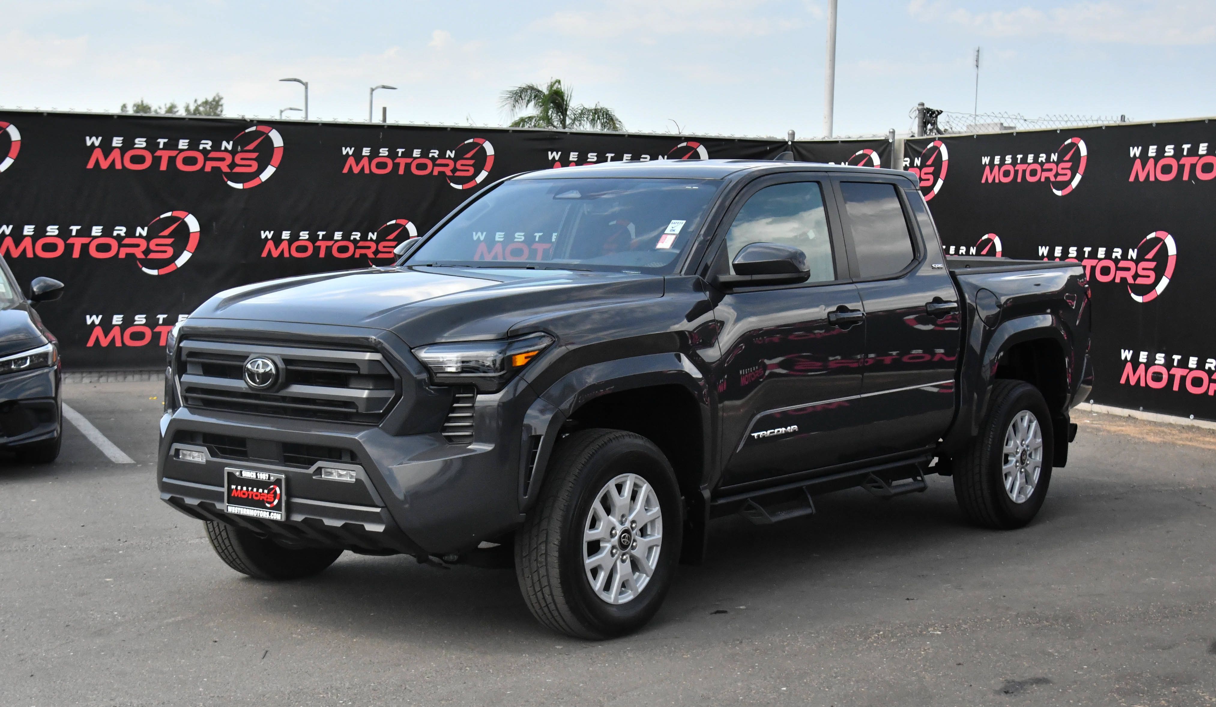 Used 2025 Toyota Tacoma SR5 AWD/4WD image 3