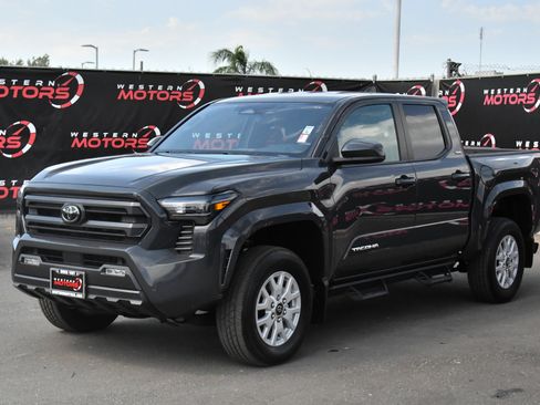 Used 2025 Toyota Tacoma SR5 AWD/4WD image 3