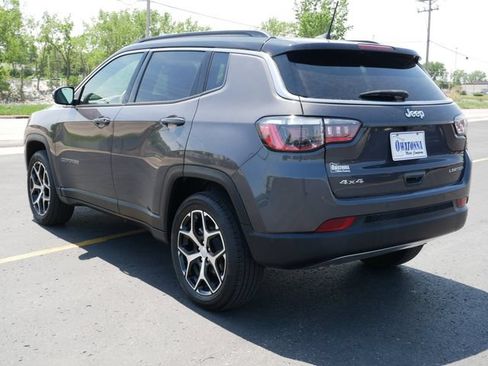 Used 2024 Jeep Compass Limited w/ Sun and Sound Group AWD/4WD image 3