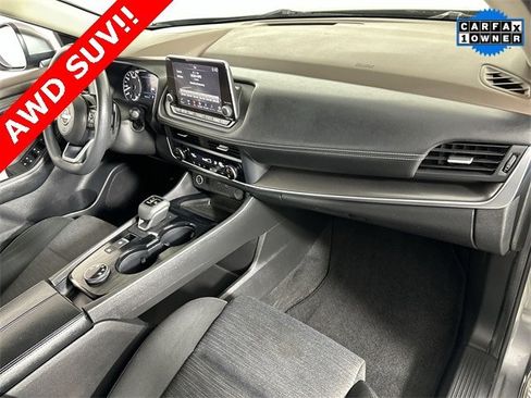 Used 2023 Nissan Rogue SV image 30
