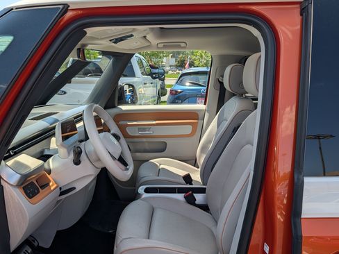 Used 2025 Volkswagen ID. Buzz Pro S Plus RWD image 18
