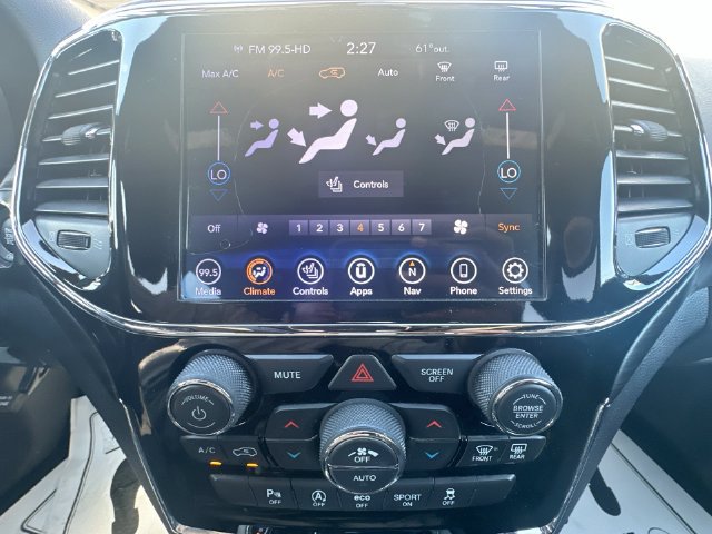 Used 2020 Jeep Grand Cherokee Laredo AWD/4WD image 22