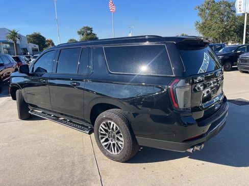 Used 2025 Chevrolet Suburban Z71 w/ Comfort Package image 5