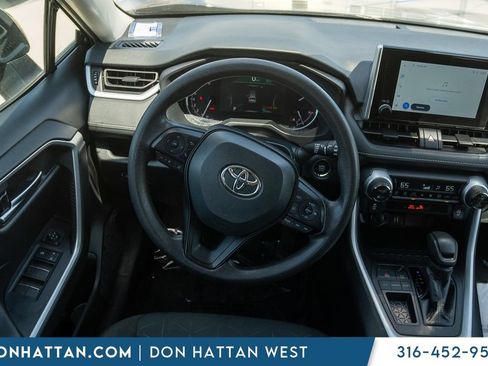 Used 2024 Toyota RAV4 XLE FWD image 5