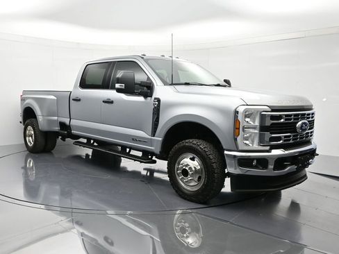 Used 2024 Ford F350 XLT image 3