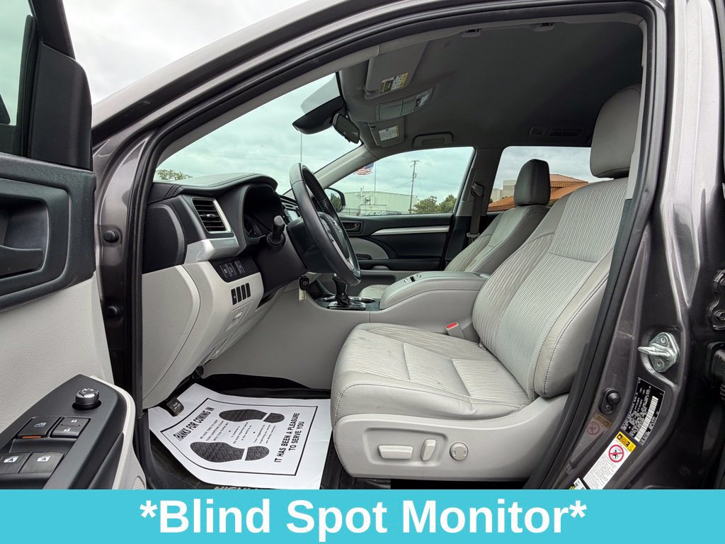 Used 2019 Toyota Highlander Plus FWD image 11