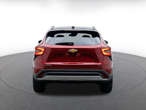 Used 2025 Chevrolet Trax LT FWD image 8