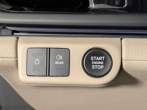 Certified 2025 Porsche Panamera image 34