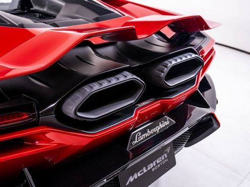 Used 2024 Lamborghini Revuelto image 13