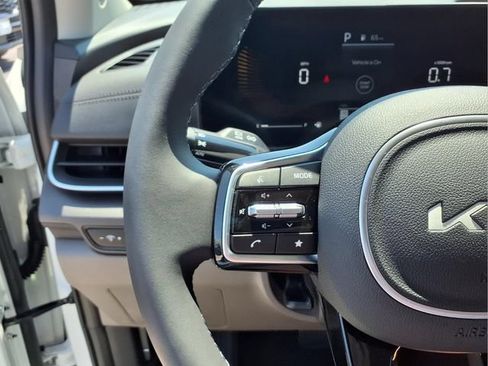 New 2026 Kia Carnival EX FWD image 10
