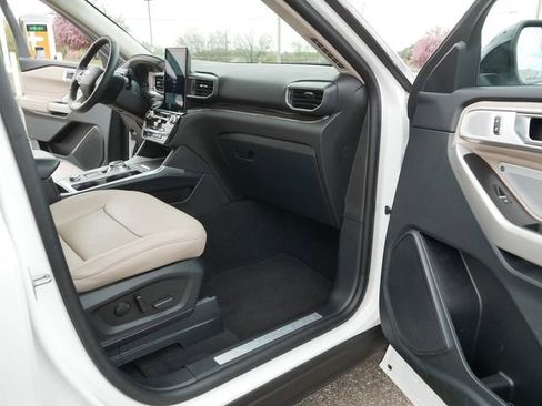 Used 2024 Ford Explorer Limited w/ Limited Technology Package AWD/4WD image 22