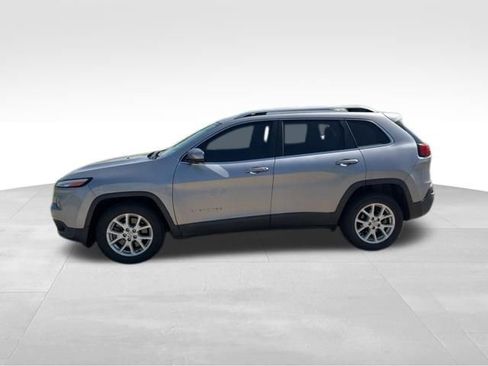 Used 2018 Jeep Cherokee Latitude Plus image 6