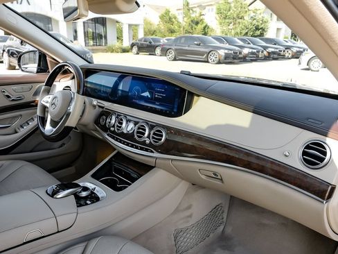 Used 2019 Mercedes-Benz S 560 Sedan image 10