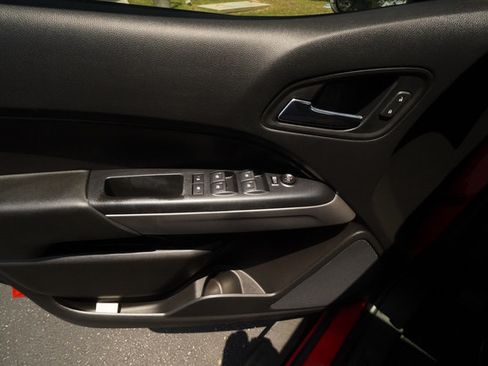 Used 2019 Chevrolet Colorado LT w/ LT Convenience Package RWD image 14