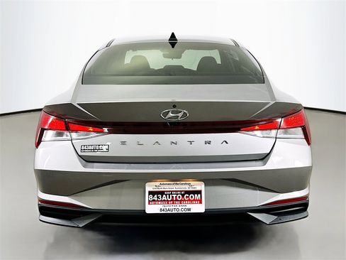 Used 2023 Hyundai Elantra SEL image 6