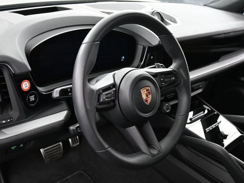 Certified 2025 Porsche Cayenne S AWD/4WD image 17