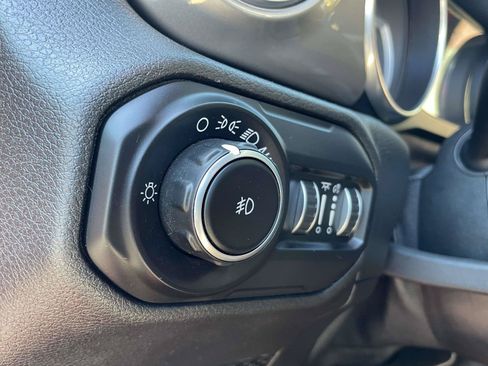 Used 2020 Jeep Wrangler Unlimited Sahara AWD/4WD image 17