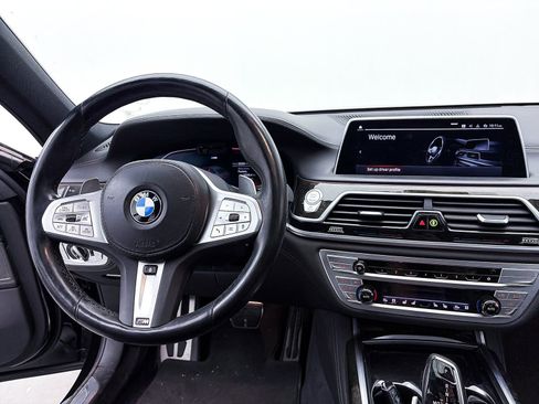 Used 2022 BMW 750i xDrive w/ Luxury Rear Seating Package image 8