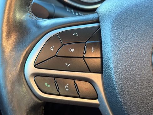 Used 2021 Jeep Cherokee Latitude Plus image 27