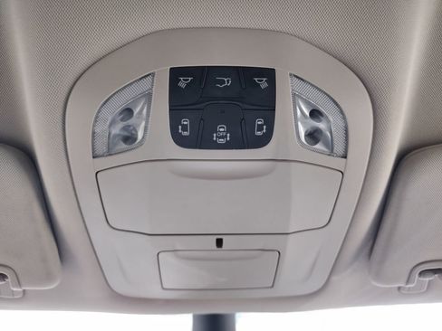 Used 2024 Chrysler Pacifica Limited FWD image 31