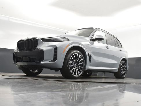 New 2026 BMW X5 xDrive50e w/ M Sport Package image 38