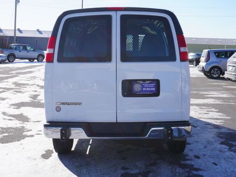 Used 2024 Chevrolet Express 2500 2500 Cargo w/ Driver Convenience Package image 4