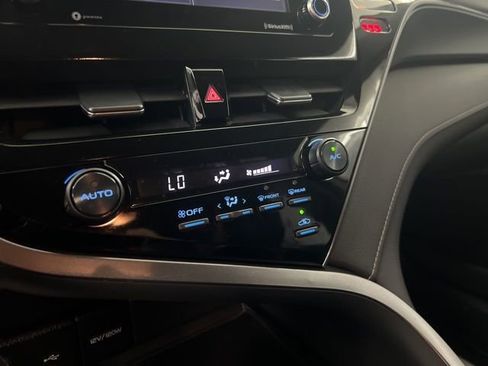 Used 2021 Toyota Camry SE image 30