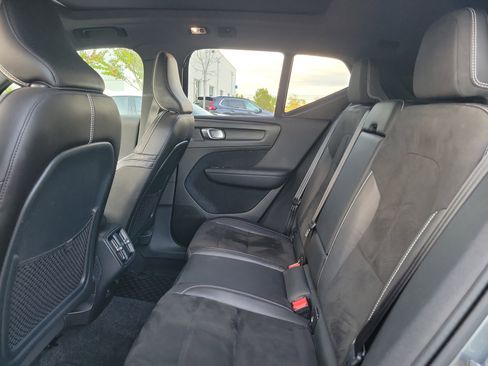 Used 2019 Volvo XC40 T5 R-Design image 15