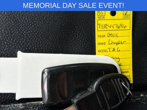 Used 2014 Chrysler Town & Country Touring FWD image 34