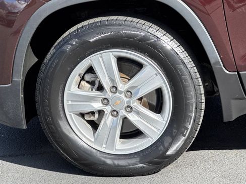 Certified 2022 Chevrolet Trax LT w/ LT Convenience Package image 30