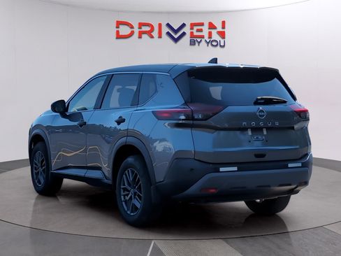Used 2023 Nissan Rogue S FWD image 3