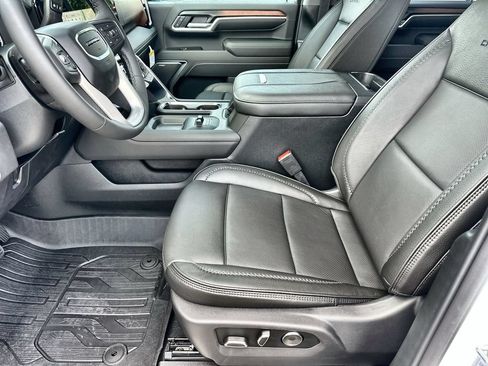 New 2026 GMC Sierra 3500 Denali w/ Denali Reserve Package AWD/4WD image 24