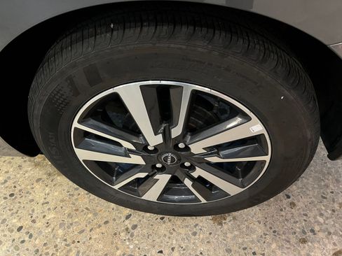 Used 2025 Nissan Versa SV image 29