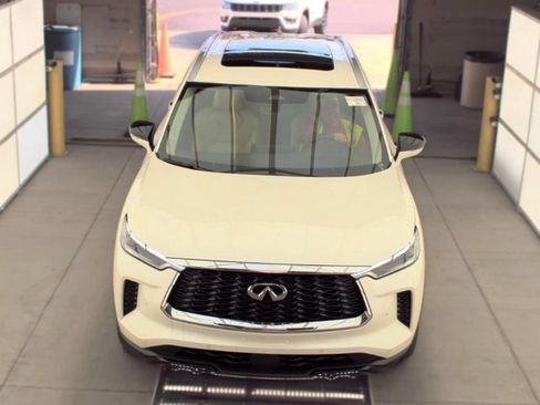 Used 2023 INFINITI QX60 Luxe w/ Cargo Package AWD/4WD image 3